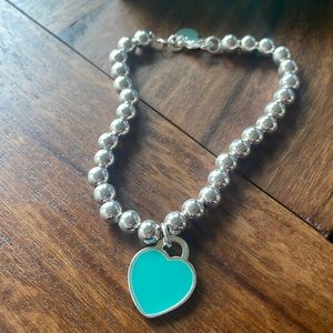 This was a gift and it’s never been worn. It will come with a Tiffany box